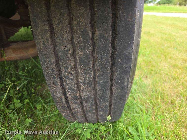 image for item ER1683 1981 International 1854 grain truck