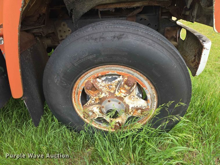 image for item ER1683 1981 International 1854 grain truck
