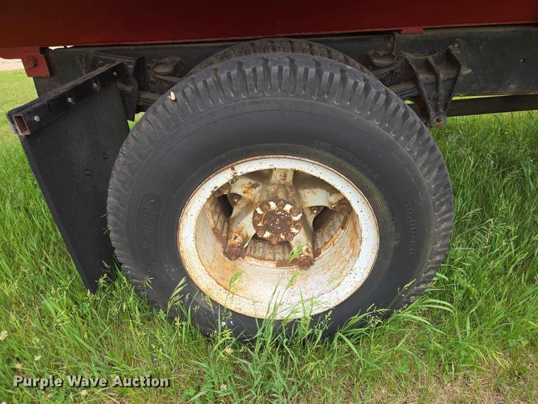image for item ER1683 1981 International 1854 grain truck