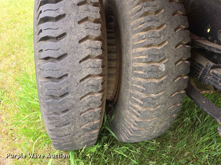 image for item ER1683 1981 International 1854 grain truck