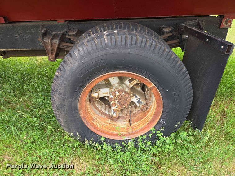 image for item ER1683 1981 International 1854 grain truck