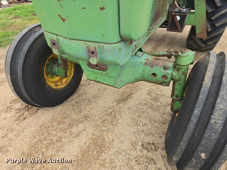 image for item ER1684 1971 John Deere 4620 tractor