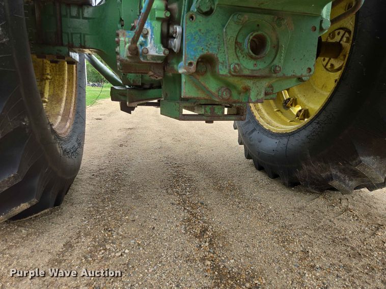 image for item ER1684 1971 John Deere 4620 tractor