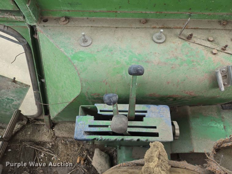 image for item ER1684 1971 John Deere 4620 tractor