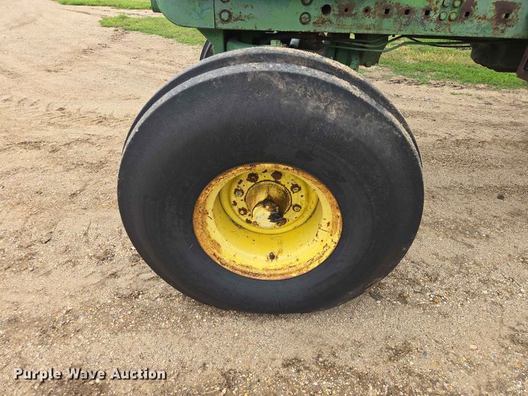 image for item ER1684 1971 John Deere 4620 tractor