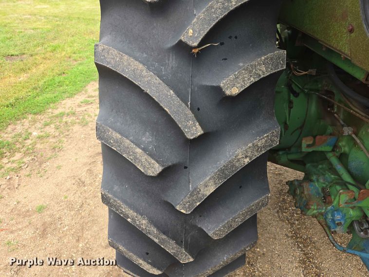 image for item ER1684 1971 John Deere 4620 tractor