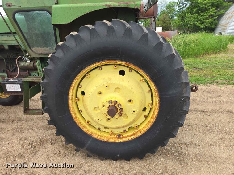 image for item ER1684 1971 John Deere 4620 tractor
