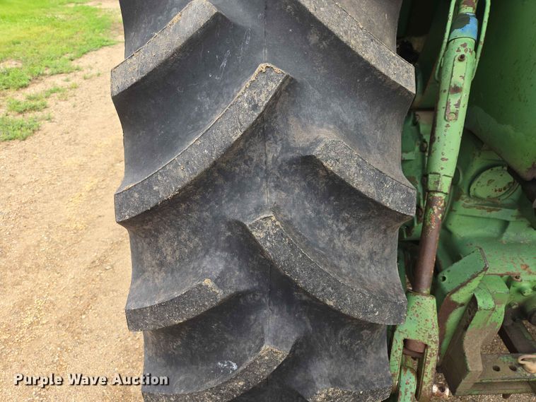image for item ER1684 1971 John Deere 4620 tractor