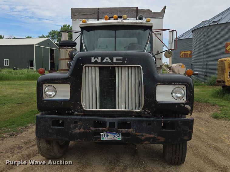 image for item ER1685 1975 Mack R68 grain truck