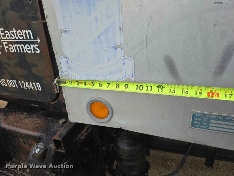 image for item ER1685 1975 Mack R68 grain truck