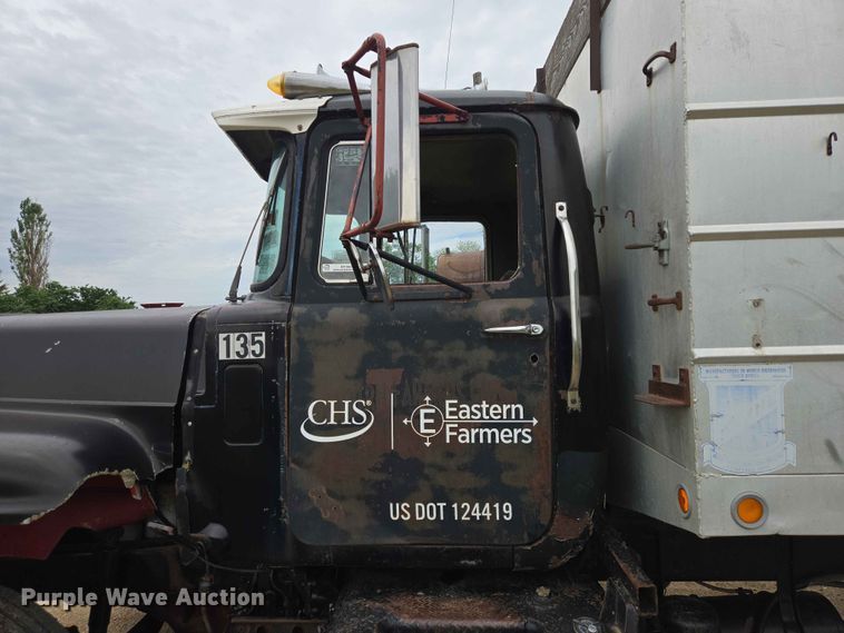 image for item ER1685 1975 Mack R68 grain truck