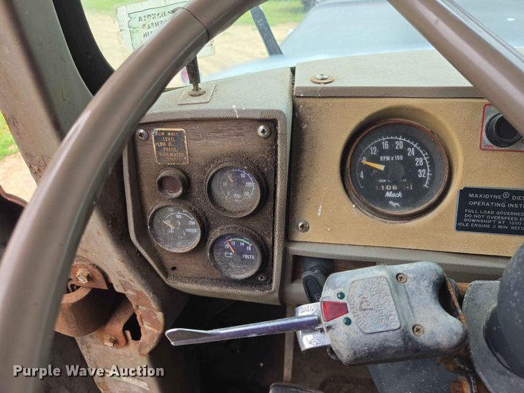 image for item ER1685 1975 Mack R68 grain truck