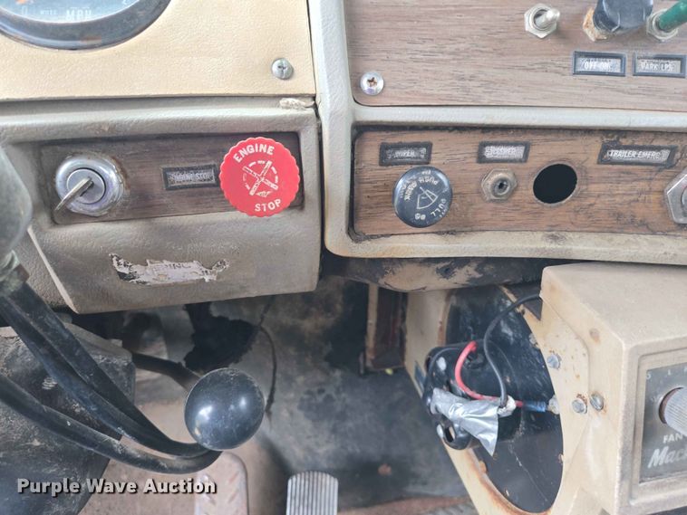 image for item ER1685 1975 Mack R68 grain truck