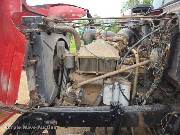image for item ER1685 1975 Mack R68 grain truck