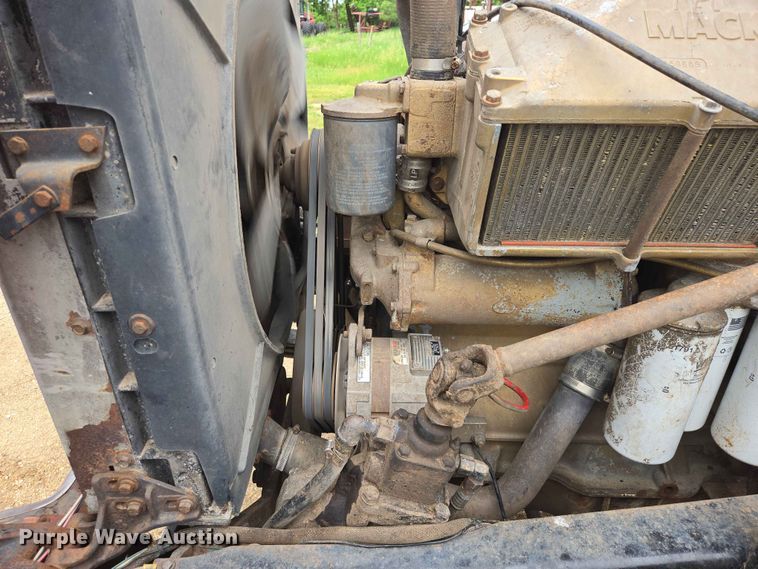 image for item ER1685 1975 Mack R68 grain truck