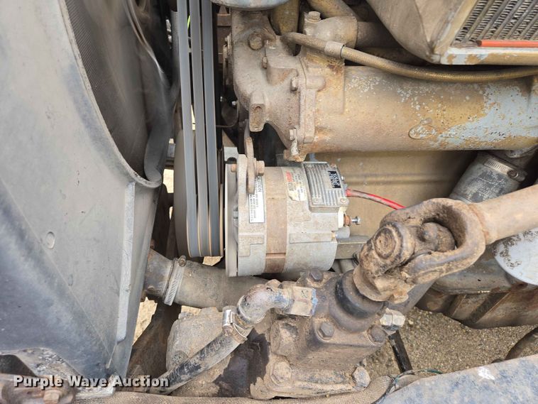 image for item ER1685 1975 Mack R68 grain truck