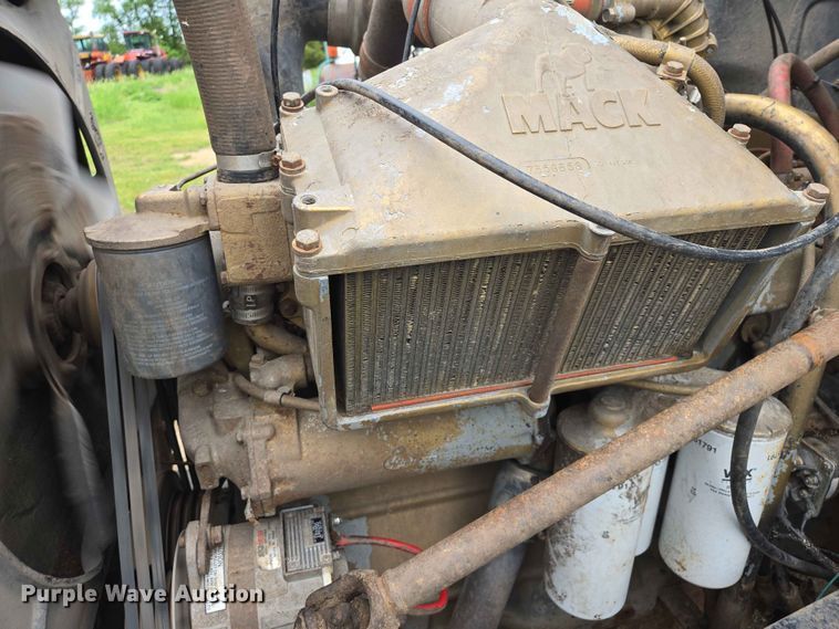 image for item ER1685 1975 Mack R68 grain truck