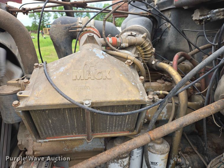 image for item ER1685 1975 Mack R68 grain truck