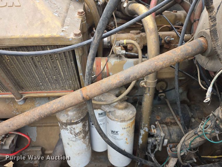 image for item ER1685 1975 Mack R68 grain truck