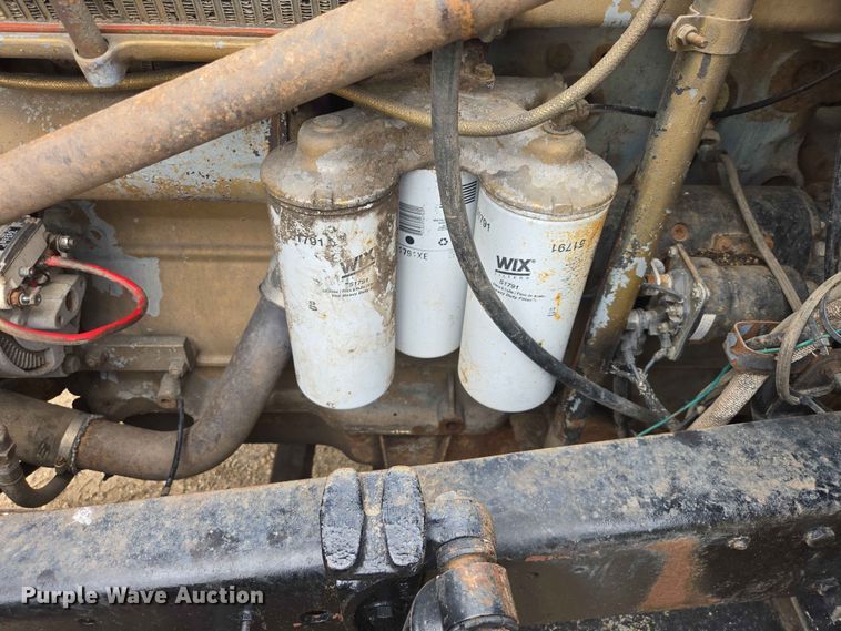 image for item ER1685 1975 Mack R68 grain truck