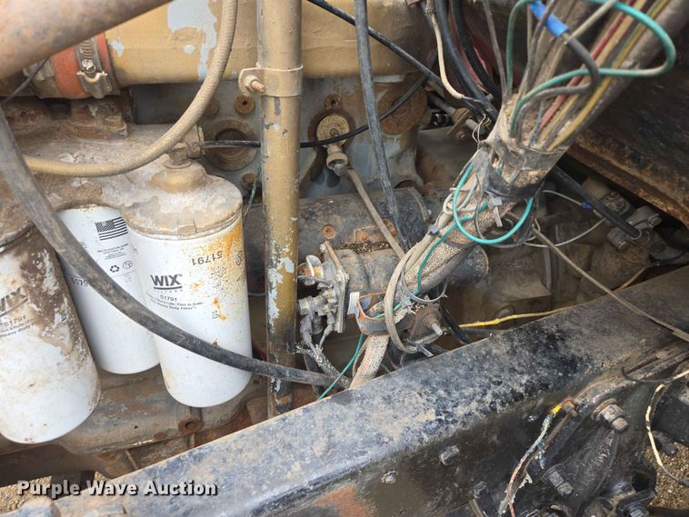 image for item ER1685 1975 Mack R68 grain truck