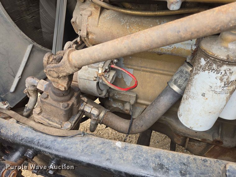 image for item ER1685 1975 Mack R68 grain truck