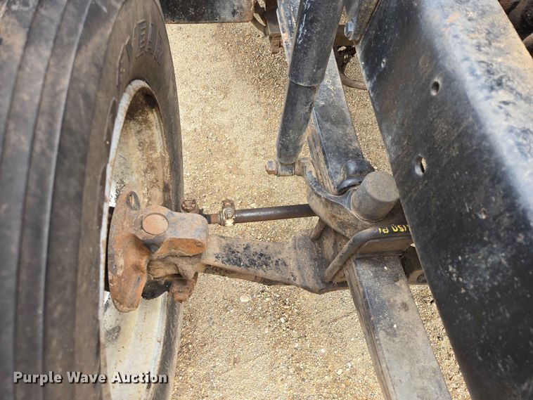 image for item ER1685 1975 Mack R68 grain truck