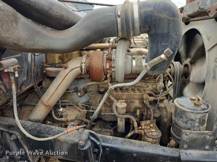 image for item ER1685 1975 Mack R68 grain truck