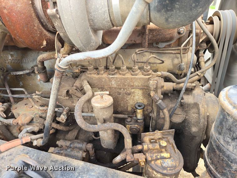 image for item ER1685 1975 Mack R68 grain truck