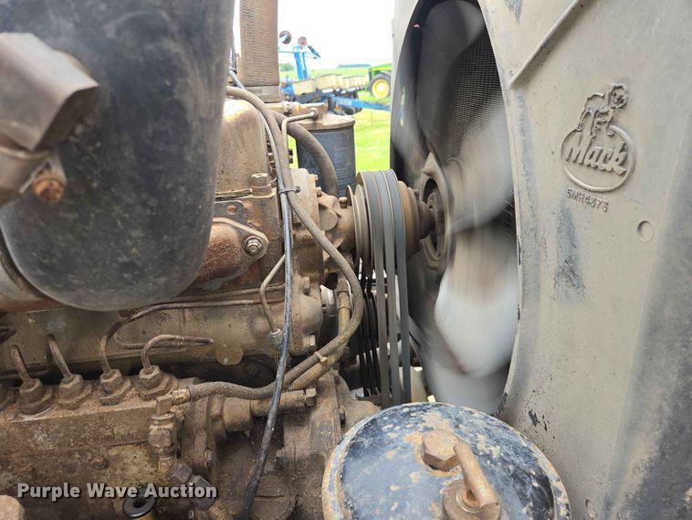 image for item ER1685 1975 Mack R68 grain truck