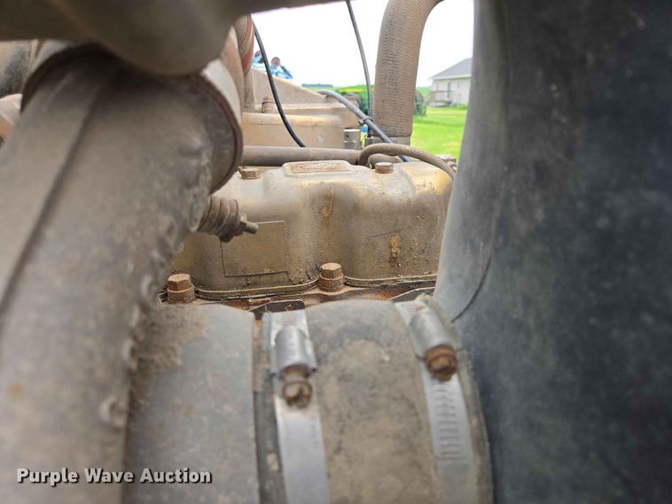 image for item ER1685 1975 Mack R68 grain truck