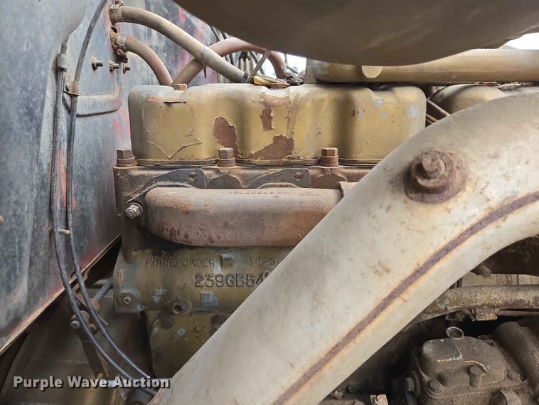 image for item ER1685 1975 Mack R68 grain truck