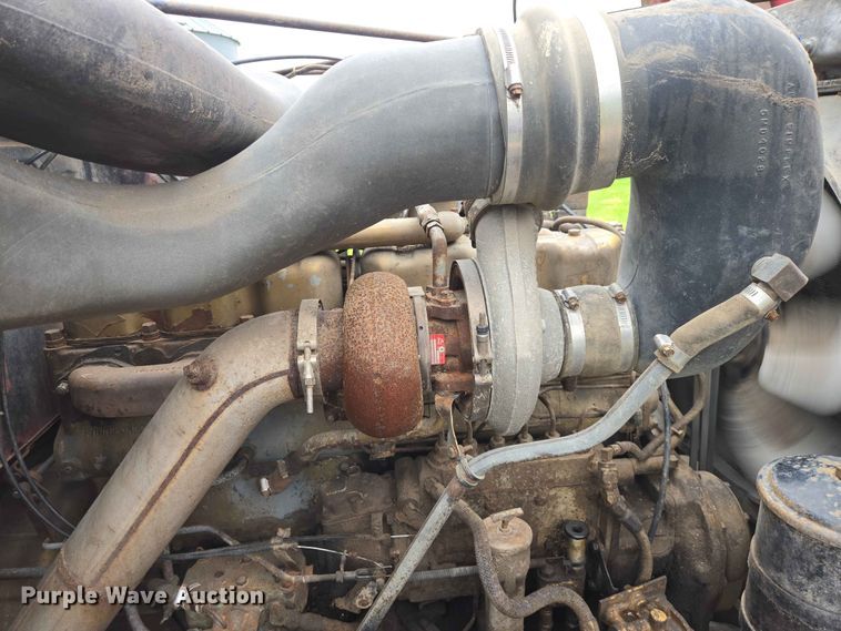 image for item ER1685 1975 Mack R68 grain truck