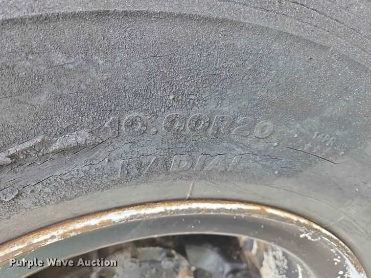 image for item ER1685 1975 Mack R68 grain truck