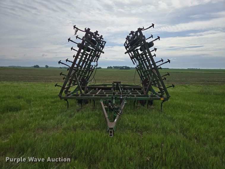image for item ER1686 John Deere field cultivator