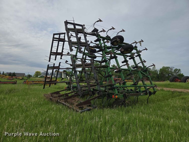 image for item ER1686 John Deere field cultivator