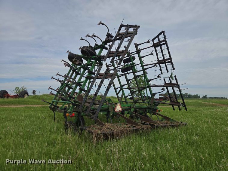 image for item ER1686 John Deere field cultivator