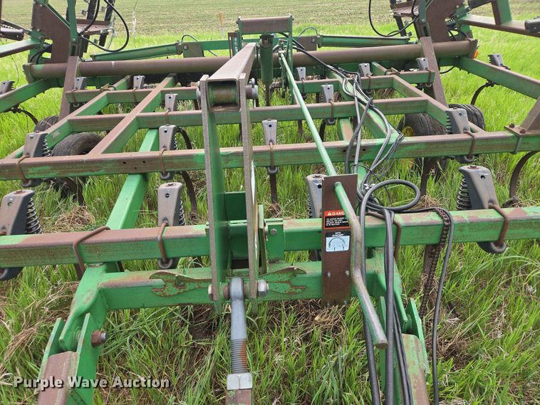 image for item ER1686 John Deere field cultivator