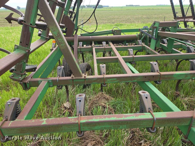 image for item ER1686 John Deere field cultivator
