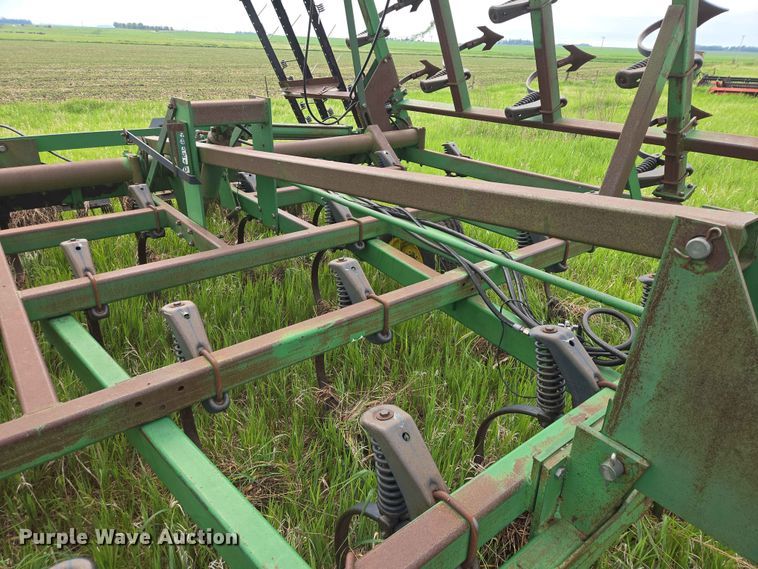 image for item ER1686 John Deere field cultivator