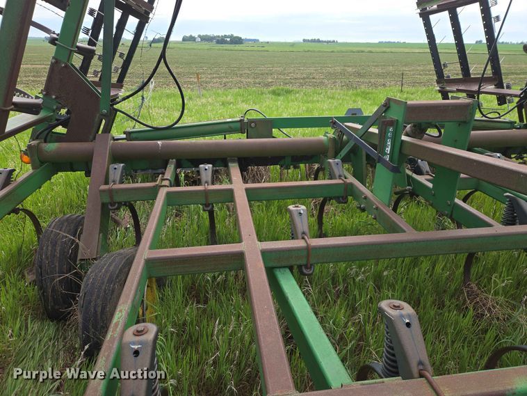 image for item ER1686 John Deere field cultivator