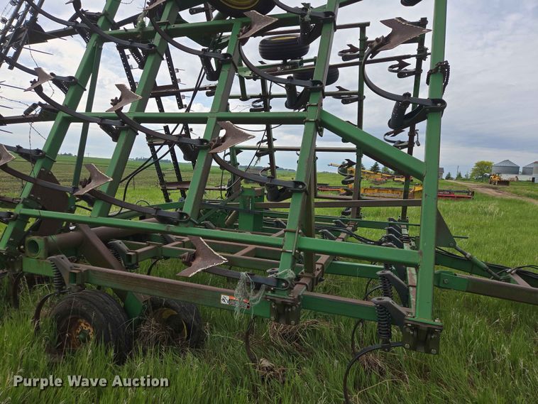 image for item ER1686 John Deere field cultivator