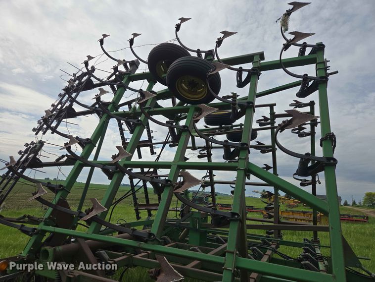 image for item ER1686 John Deere field cultivator