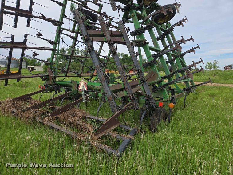 image for item ER1686 John Deere field cultivator