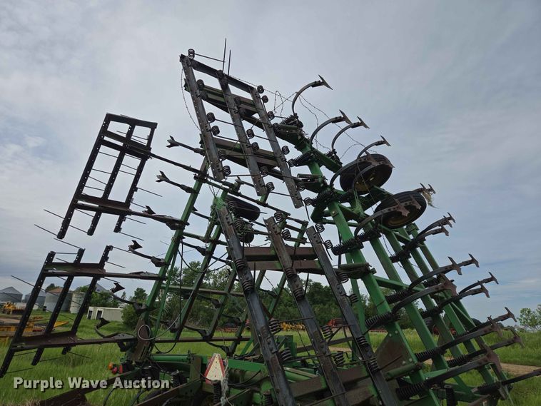 image for item ER1686 John Deere field cultivator