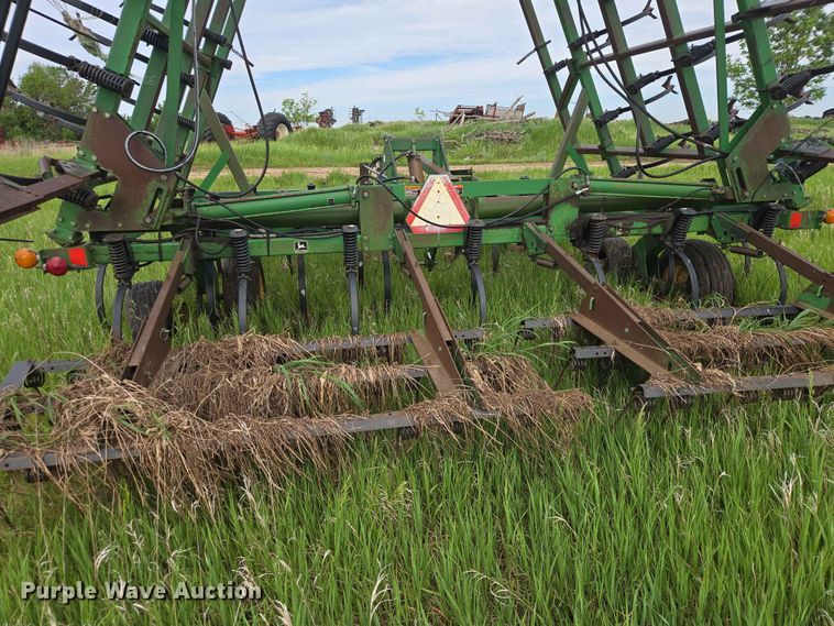 image for item ER1686 John Deere field cultivator