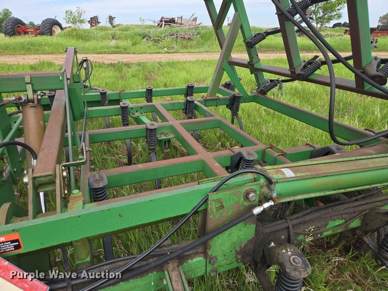 image for item ER1686 John Deere field cultivator