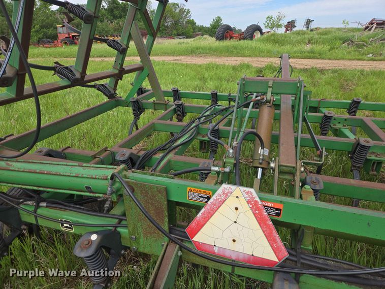 image for item ER1686 John Deere field cultivator