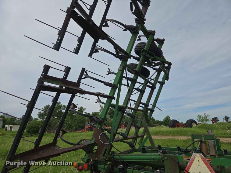 image for item ER1686 John Deere field cultivator