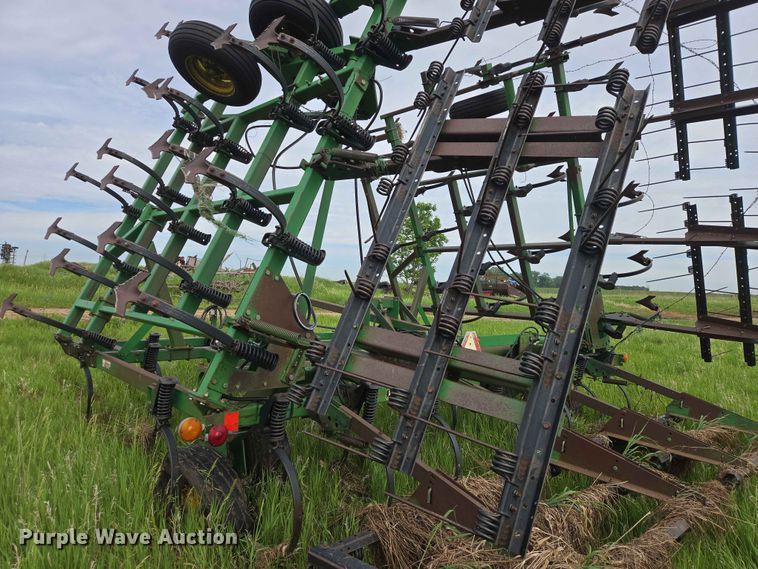 image for item ER1686 John Deere field cultivator